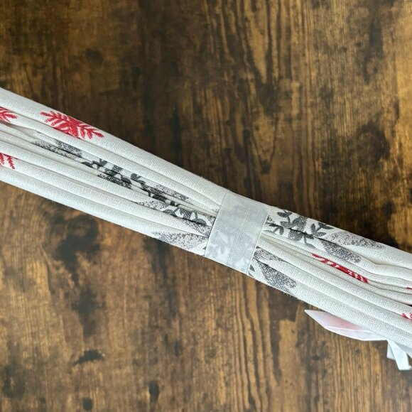 The Farmhouse| Rachel Ashwell Christmas Holiday Snowflakes Black Red Tablecloth - Picture 5 of 5